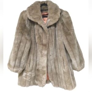 Large Coat Faux Fur Satin Lined Front Pockets 33" long Vintage Jordache